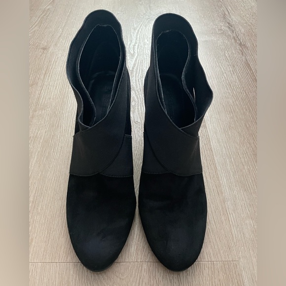 BCBGeneration Wynter Velvet Wedge Leather Booties Size 7B Elastic Stretch Black - Picture 3 of 8